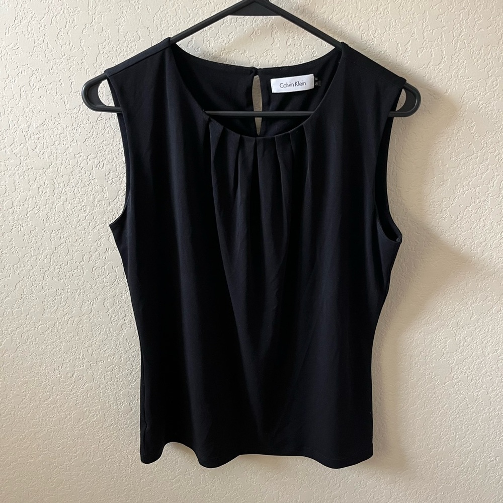 Calvin Klein Women’s Black Pleated Neck Sleeveless Blouse Size M